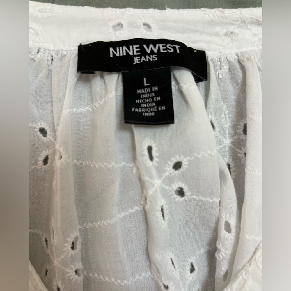 Nine West White Eyelet Blouse Size Large EUC - Picture 3 of 5